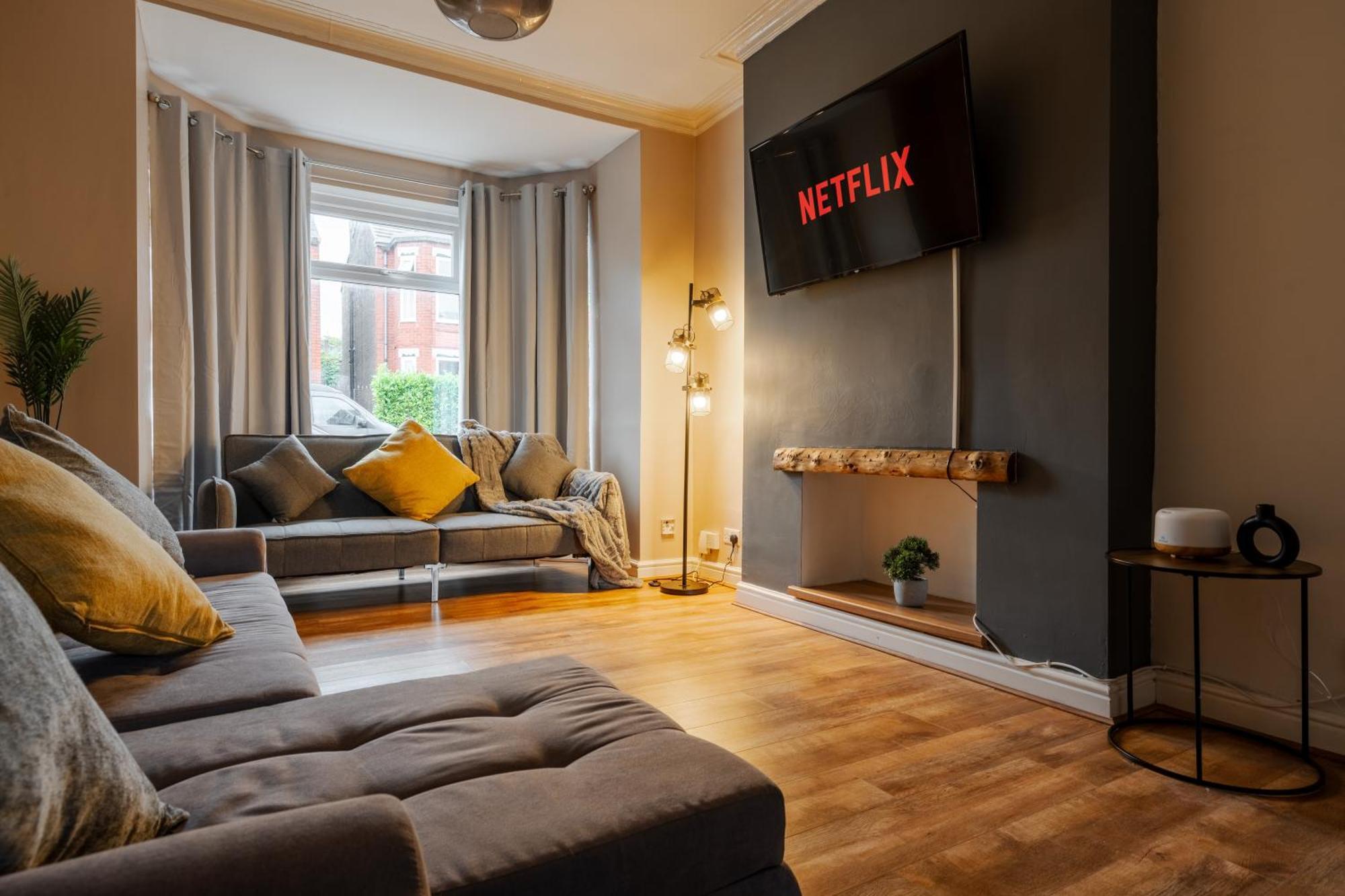 Modern & Spacious - Pool Table - Free Parking - Sleeps 10 Manchester Exterior photo
