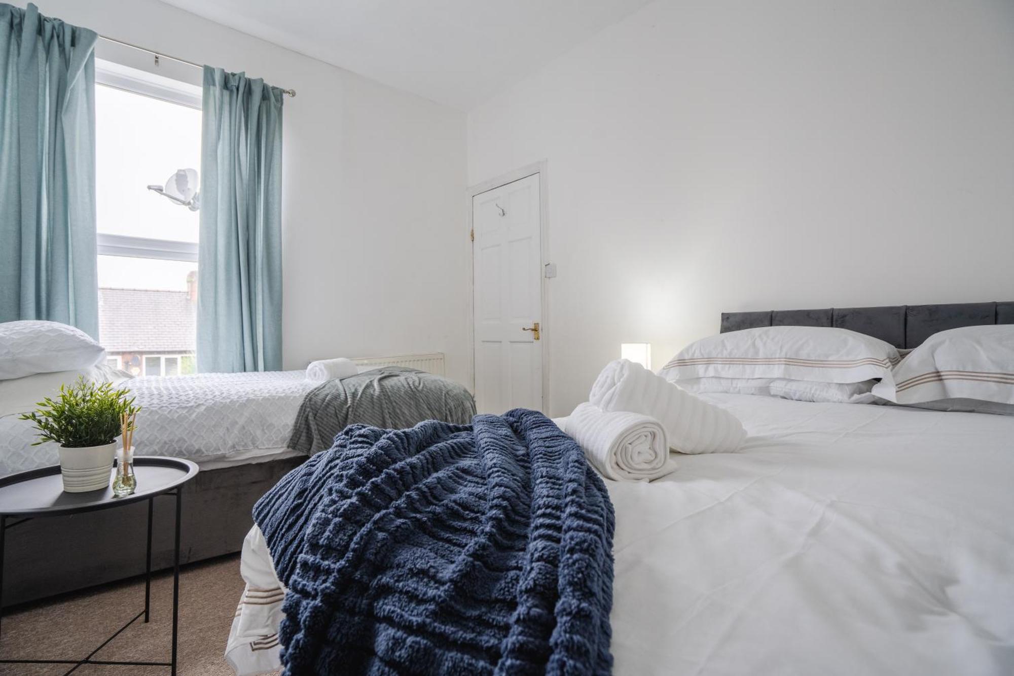 Modern & Spacious - Pool Table - Free Parking - Sleeps 10 Manchester Exterior photo
